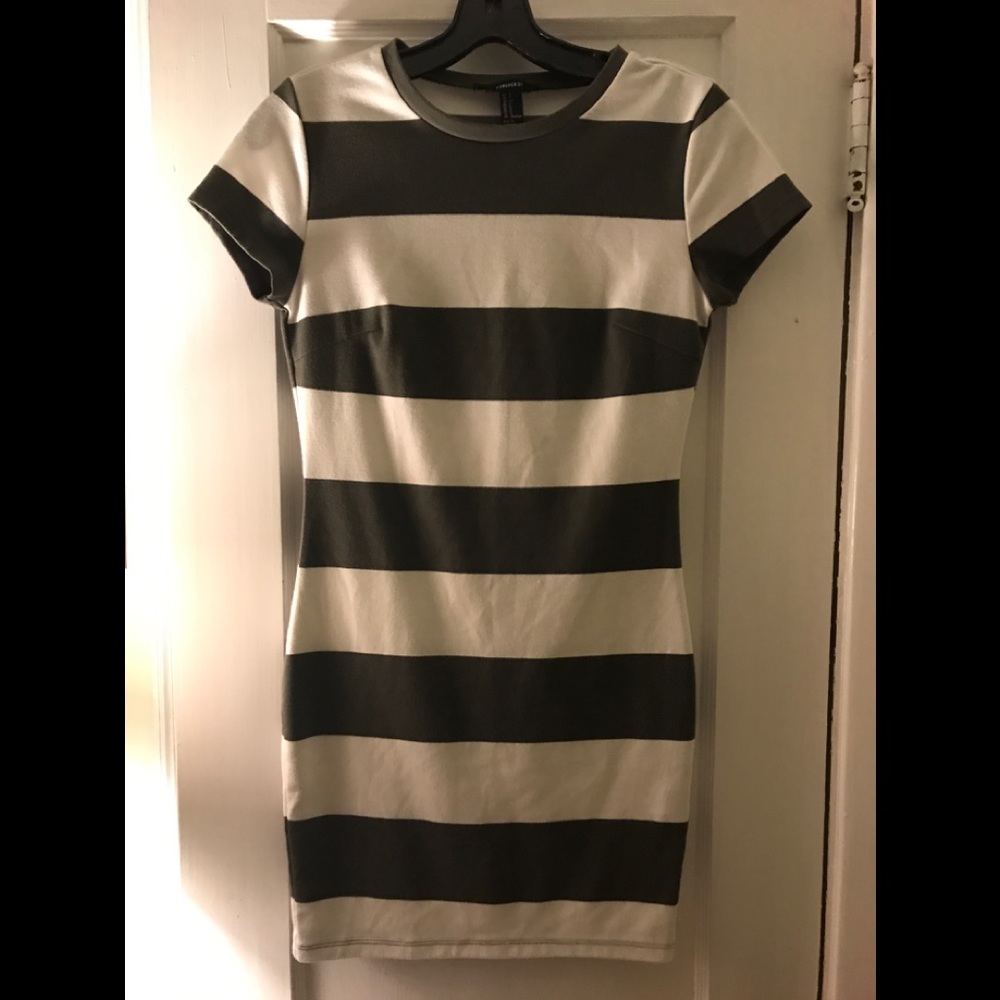 Short sleeve dress